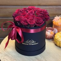 oasis, embossed box, rose (23 pcs.), packaging, ribbon