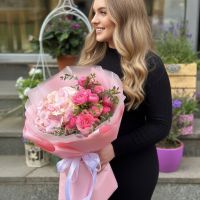 pink hydrangea, rose silva pink bubbles (5 pcs.), eucalyptus (2 pcs.), packaging, ribbon