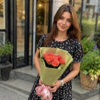 coral rose (7 pcs.), packaging, ribbon