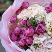 hydrangea, rose (9 pcs.), eucalyptus, packaging, ribbon