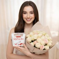 Bouquet Spray of 9 roses + Raffaello