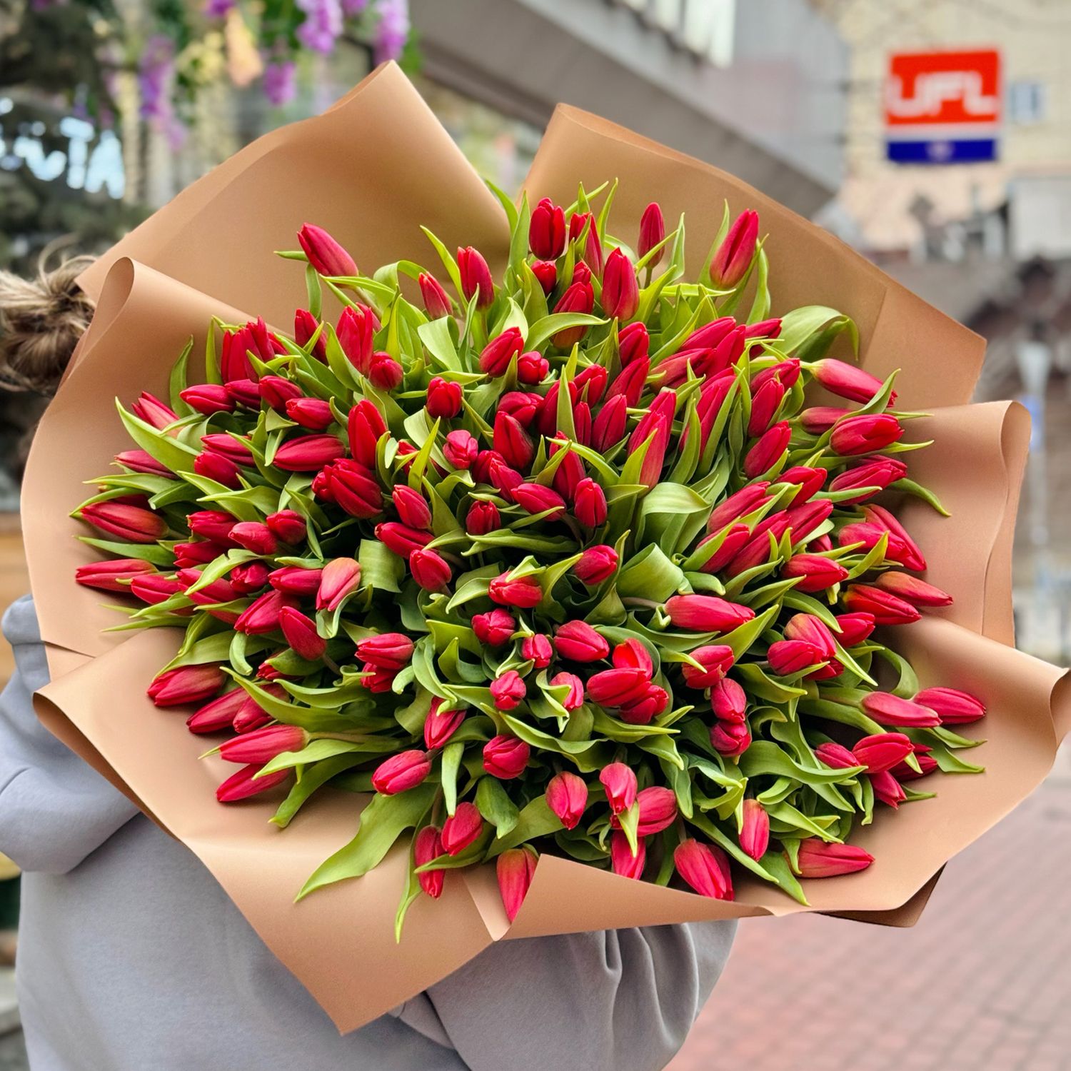 Bouquet 151 red tulips