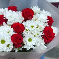 white spray chrysanthemum, red rose (7 pcs.), packaging, ribbon