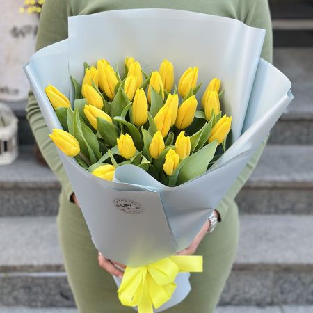 Bouquet 25 yellow tulips Price cut