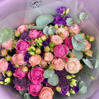 spray roses, trachelium, rose silva pink bubbles, violet eustoma, eucalyptus, packaging, ribbon