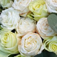 white rose (21 pcs.), cream spray rose (10 pcs.), eucalyptus, decorative elements, oasis, round box, packaging, ribbon
