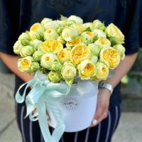 Bouquet Yellow spray roses in a box