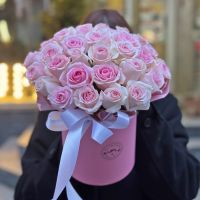 Bouquet Pink roses in a box