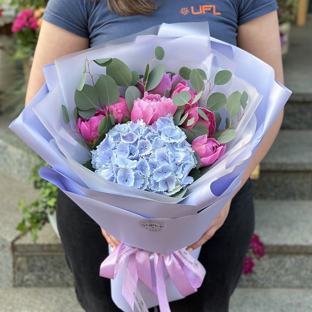 hydrangea, peony (7 pcs.), eucalyptus, packaging, ribbon