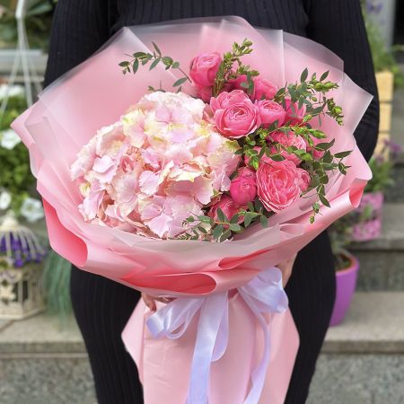 pink hydrangea, rose silva pink bubbles (5 pcs.), eucalyptus (2 pcs.), packaging, ribbon